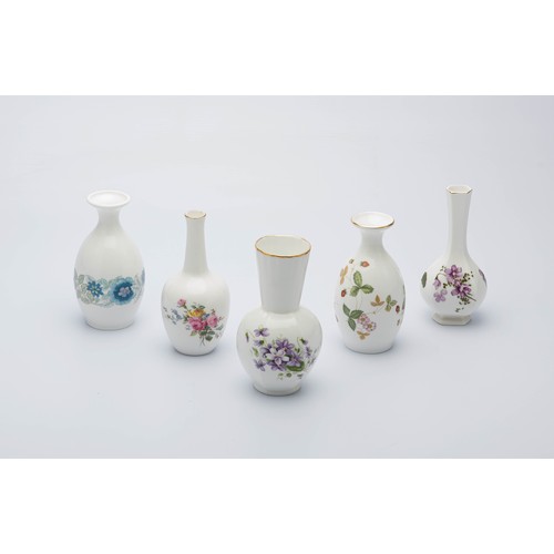 289 - A COLLECTION OF VASES