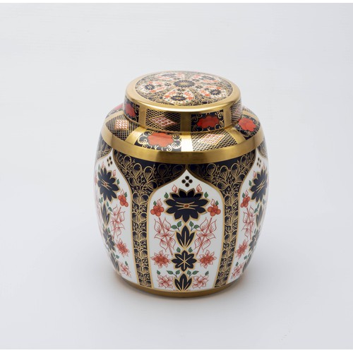 379 - A ROYAL CROWN DERBY 'OLD IMARI' PATTERN GINGER JAR AND COVER