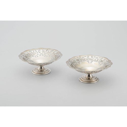 778 - A PAIR OF ELECTROPLATE PEDESTAL BOWLS, REGIS PLATE