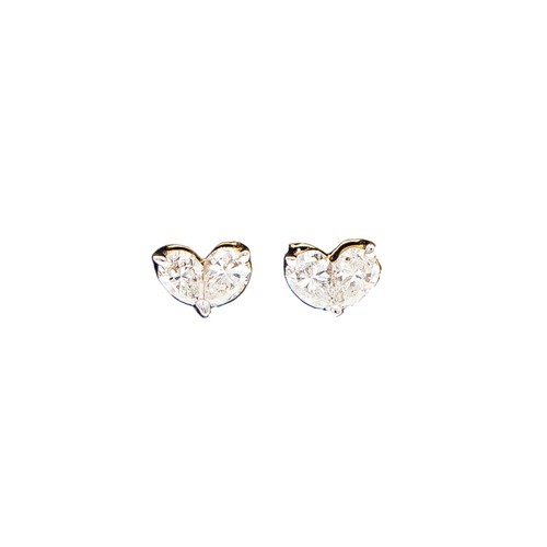 11008 - A PAIR OF NATURAL DIAMOND STUD EARRINGS