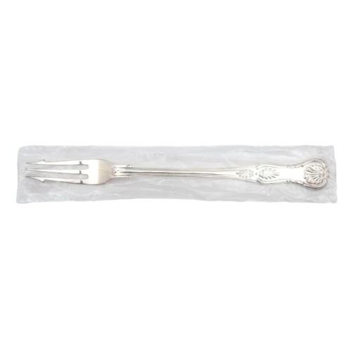 822 - A SILVER KING'S PATTERN PICKLE FORK, LONDON