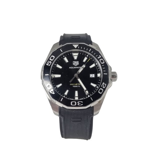 989 - A GENTLEMAN'S TAG HEUER AQUARACER WRISTWATCH