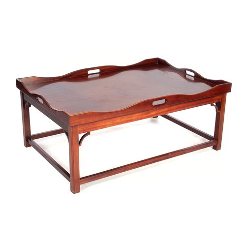 1067 - A MAHOGANY COFFEE TABLE