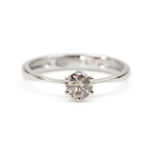 908 - A NATURAL DIAMOND SOLLITARE RING, 0.40 CARATS