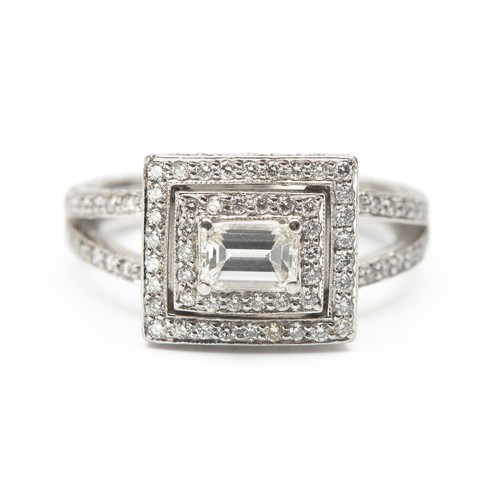 916 - A NATURAL DIAMOND DRESS RING, 1.35 CARATS