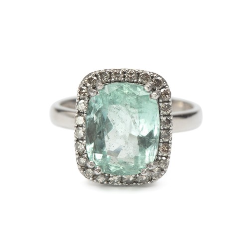 923 - AN EMERALD AND DIAMOND DRESS RING