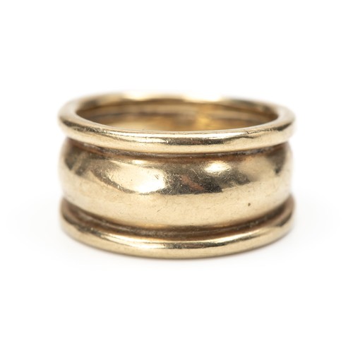 963 - A GOLD DRESS RING