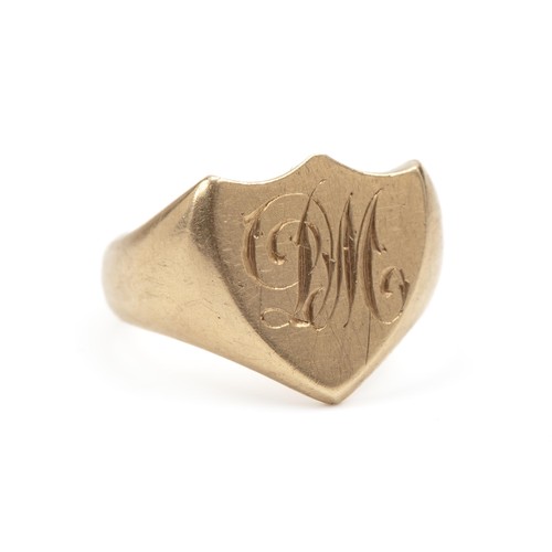 962 - A GENTLEMANS GOLD SIGNET RING