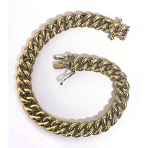 956 - A CURB LINK BRACELET