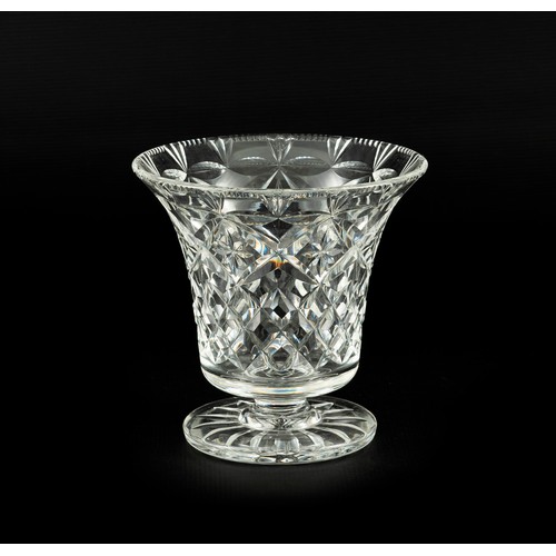 488 - A CRYSTAL GLASS VASE