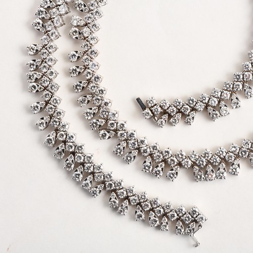 11128 - A NATURAL DIAMOND NECKLACE, 40.05 CARATS