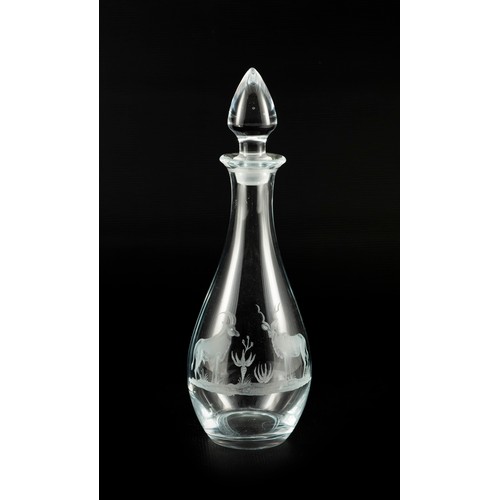 662 - A GLASS DECANTER WITH STOPPER