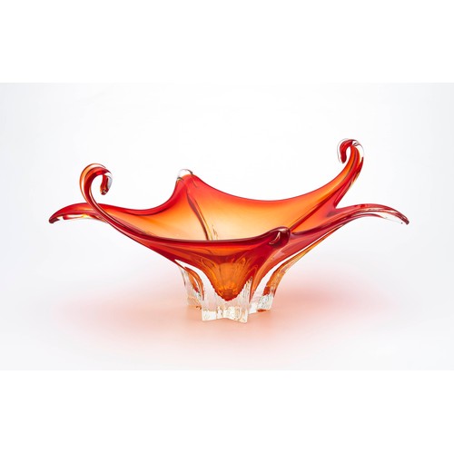 524 - A MURANO GLASS CENTREPIECE