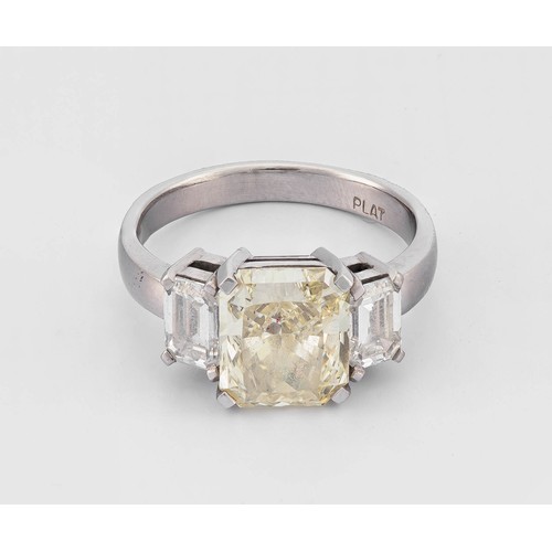 A GIA CERTIFIED NATURAL DIAMOND TRILOGY RING, 5.54 CARATS