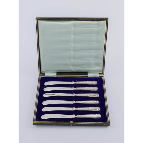 739 - A CASED SET OF SEVEN GEORGE V SILVER BUTTER KNIVES, WILLIAM YATES, SHEFFIELD, 1913