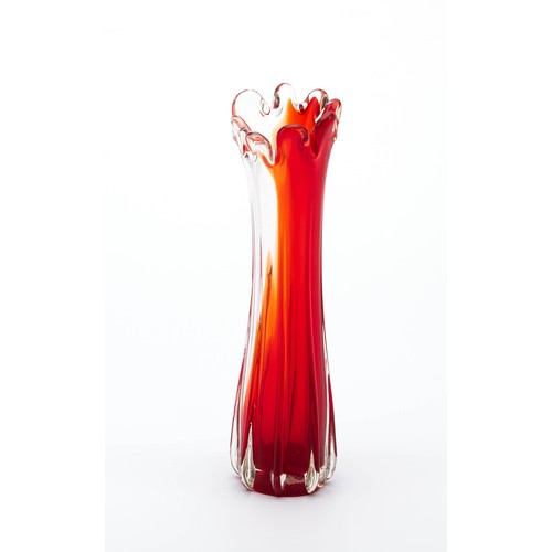 487 - AN ART GLASS SWUNG VASE