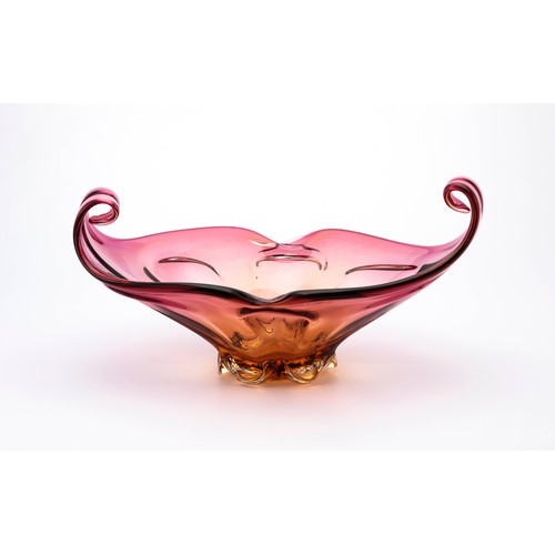 533 - AN ART GLASS BOWL