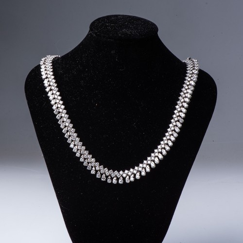 25 - A NATURAL DIAMOND NECKLACE, 40.05 CARATS