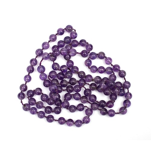 377 - AN AMETHYST NECKLACE