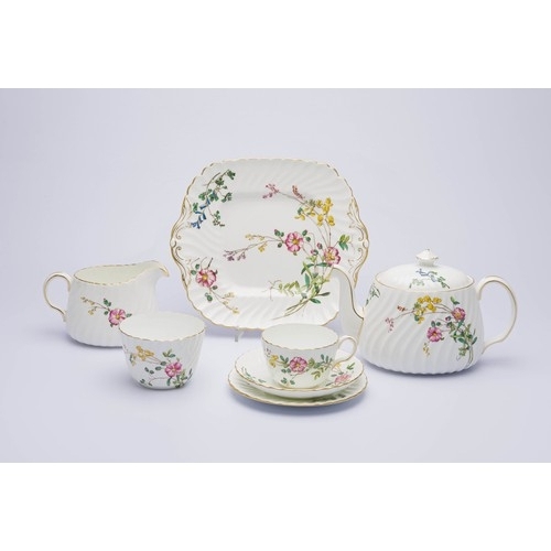 638 - A MINTON 'DAINTY SPRAYS' PATTERN TEA SET