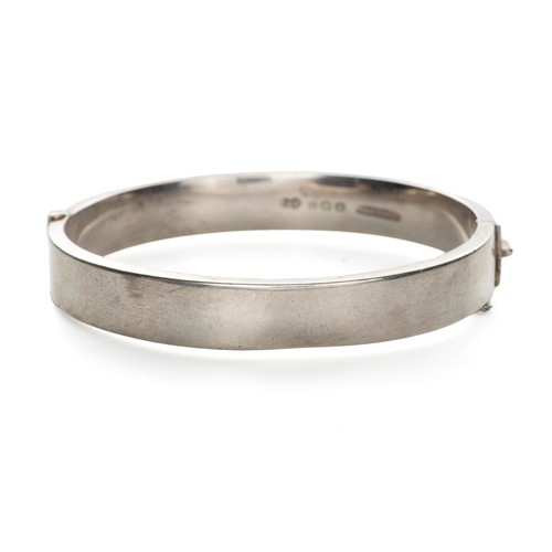 137 - A GEORGE VI SILVER BANGLE, DEAKIN AND FRANCIS LTD, BIRMINGHAM, 1947