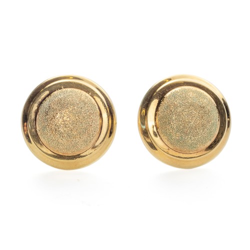 106 - A PAIR OF GOLD BUTTON EARRINGS