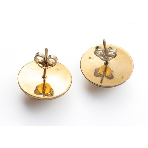 106 - A PAIR OF GOLD BUTTON EARRINGS