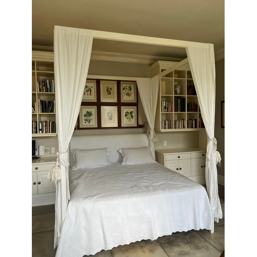 19062 - A FOUR POSTER BED, MODERN