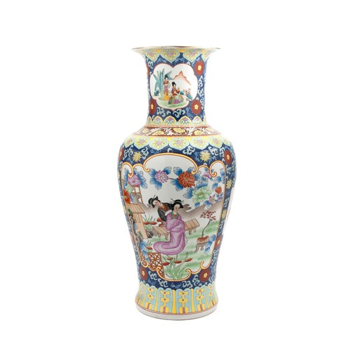 543 - A LARGE CHINESE VASE