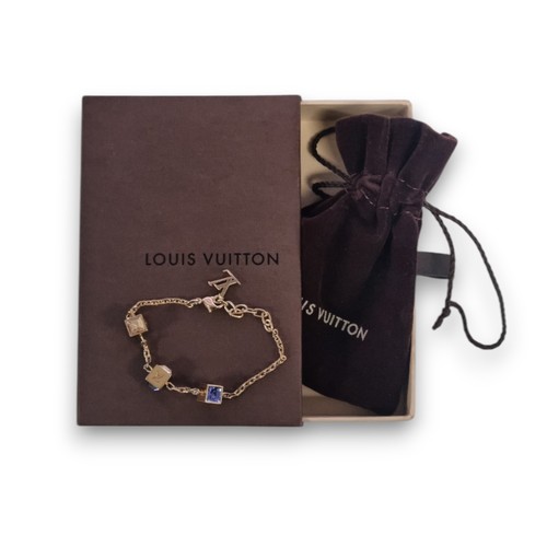 3006 - A LOUIS VUITTON GOLD TONE GAMBLE BRACELET WITH SWAROVSKI CRYSTALS