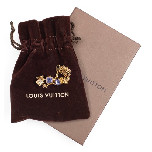 3006 - A LOUIS VUITTON GOLD TONE GAMBLE BRACELET WITH SWAROVSKI CRYSTALS