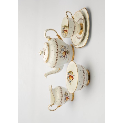 275 - A FINE ENGLISH 'TUSCAN' PATTERN TEA SET