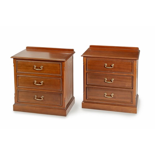 374 - A PAIR OF MAHOGANY BEDSIDE PEDESTALS, MODERN