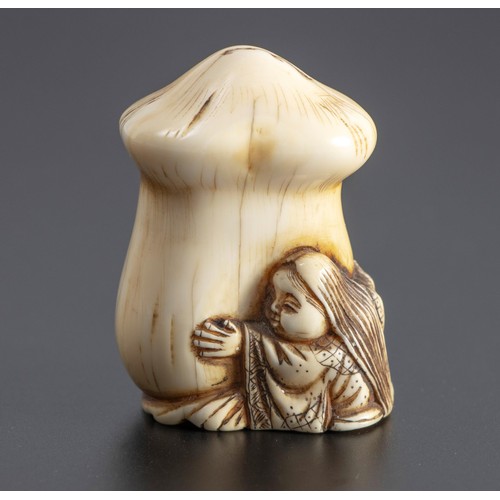 252 - A JAPANESE MARINE TUSK NETSUKE