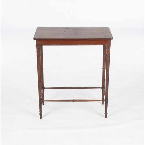 319 - A VICTORIAN MAHOGANY OCCASIONAL TABLE