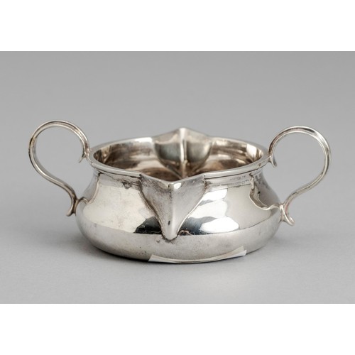 1010 - A GEORGE V SILVER CREAMER, GOLDSMITHS AND SILVERSMITHS CO LTD, LONDON, 1911