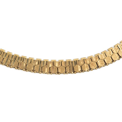 164 - A VINTAGE ITALIAN GOLD CHAIN