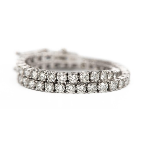 780 - A NATURAL DIAMOND TENNIS BRACELET, 4.25 CARATS