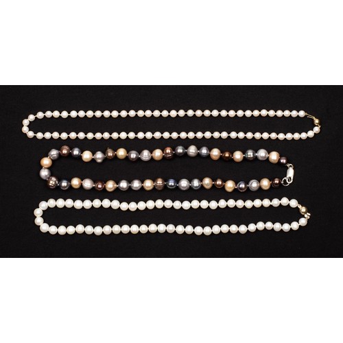 663 - A MISCELLANEOUS COLLECTION OF PEARL NECKLACES