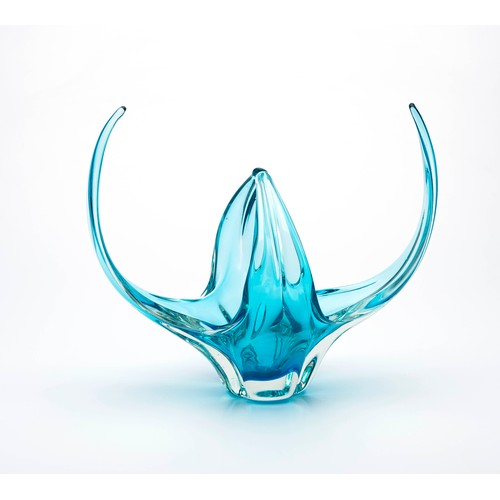 AN ART GLASS CENTREPIECE
