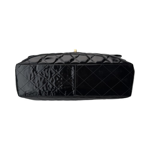 23 - A VINTAGE CHANEL CLASSIC JUMBO DOUBLE QUILTED BAG, CIRCA 1996/1997