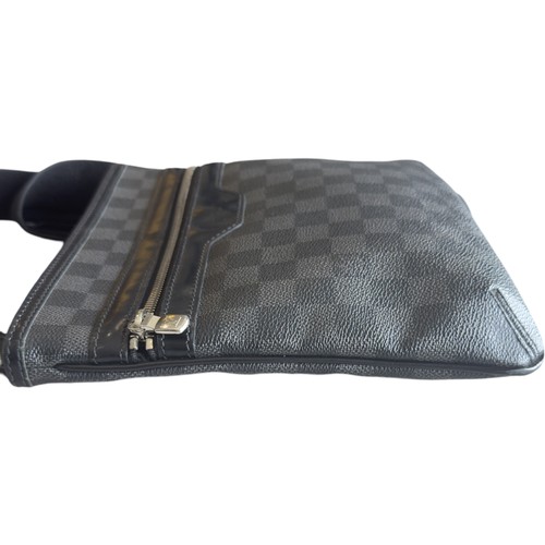 6 - A LOUIS VUITTON SLING BAG DAMIER GRAPHITE, THOMAS BLACK