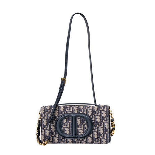 22 - A CHRISTIAN DIOR CD SIGNATURE MINI BAG