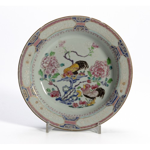 1093 - A CHINESE FAMILLE ROSE 'COCKEREL' DISH