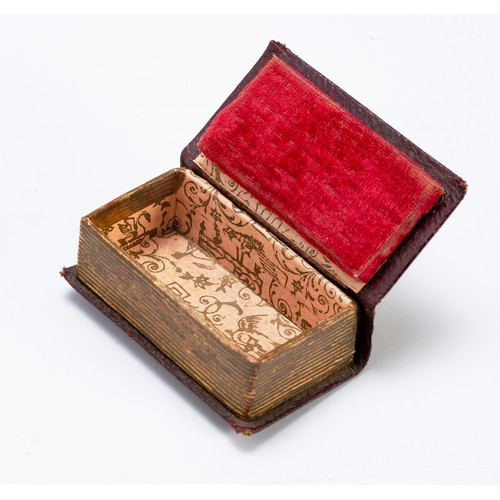 13 - A MINIATURE VINTAGE BOX