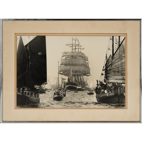4 - THE ARRIVAL OF A SAILING SHIP