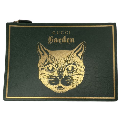 285 - A GUCCI GARDEN POUCH