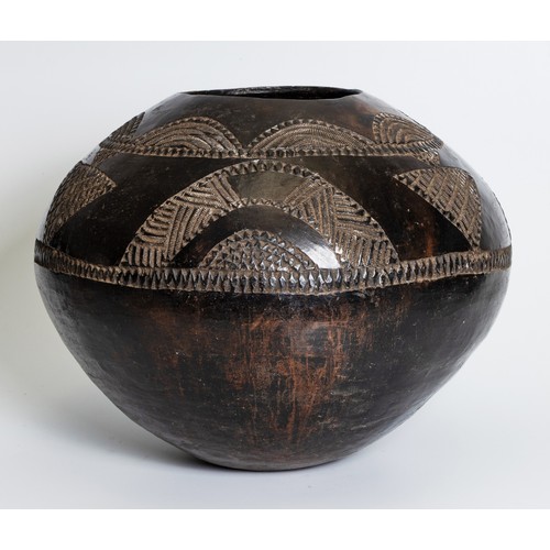 1332 - A ZULU BEER POT, UKHAMBA, TUGELA FERRY