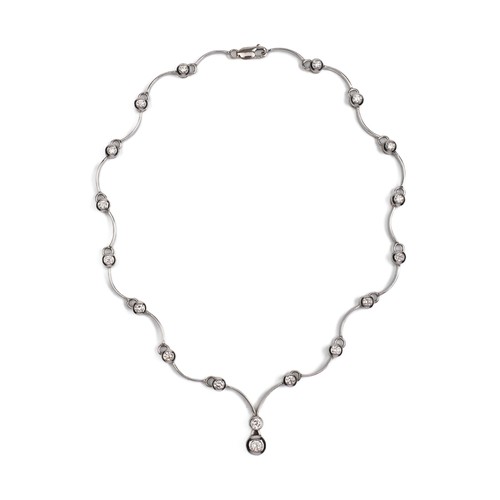 A NATURAL DIAMOND NECKLACE, 5.50 CARATS