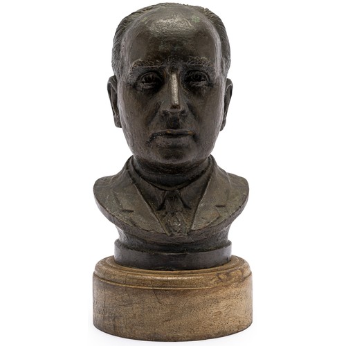 524 - A SMALL BRONZE BUST OF EUGENE MARAIS, COERT LAURENS STEYNBERG, 1945